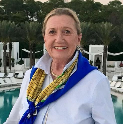 Elaine Nisky (Samantha McRaney), Class of 1965