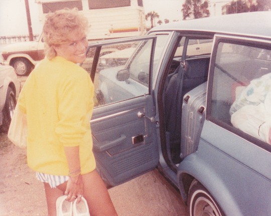 Beach bound blonde Hope Picture