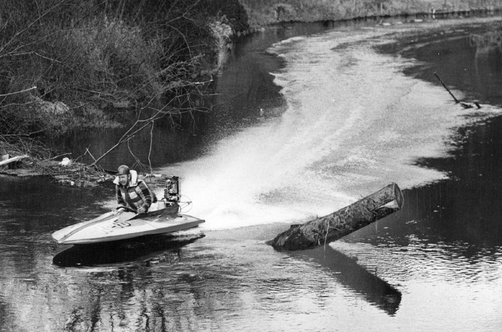 Race between the logs